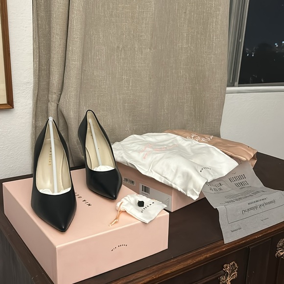 NEVER WORN - Size 37.5 Janet Pump - Napa Leather Made in Italy - Picture 2 of 12